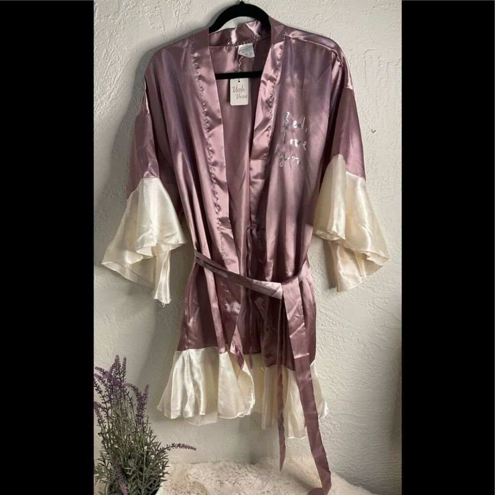 Pink Robe - Picture 6 of 6